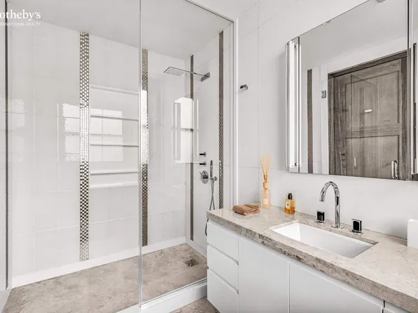 927 5th Avenue image 15 of 20