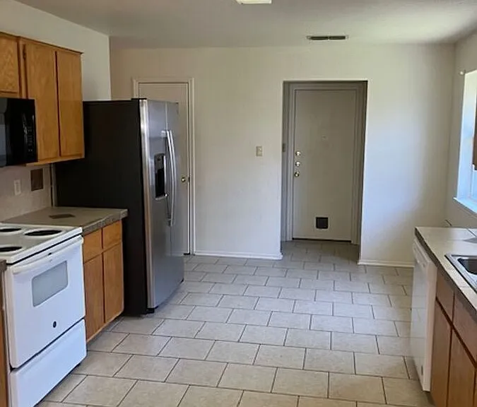 2701 Mason Dr — Photo 10