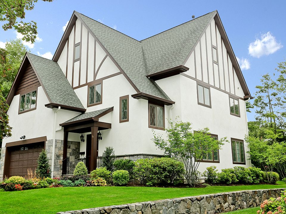 1st image of 18 Vanderbilt Rd