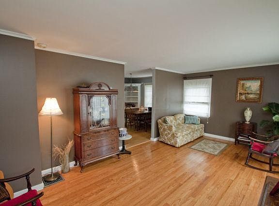 2nd image of 477 Loveman Ave