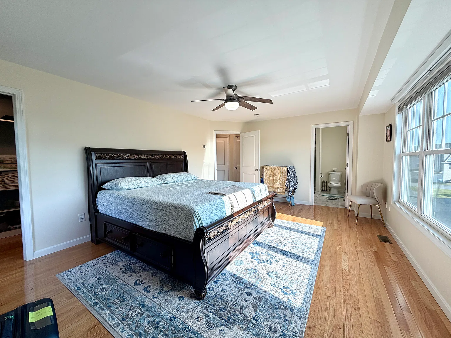 3 bed, 2.5 bath, 2080 sqft, $4,120 — Photo 3