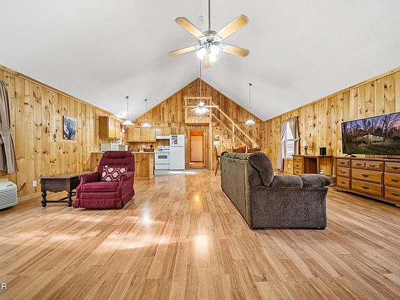 5th image of 3176 McGill Rd