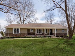 10415 S Mockingbird Ln, Olathe, KS 66061
