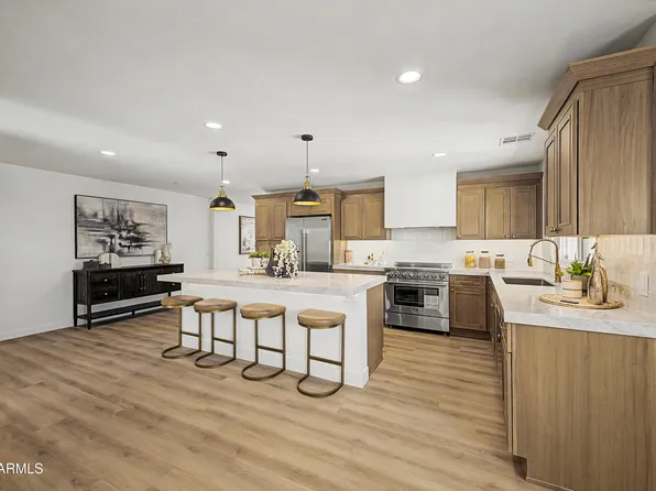 4916 W GROVERS Avenue, Glendale, AZ 85308