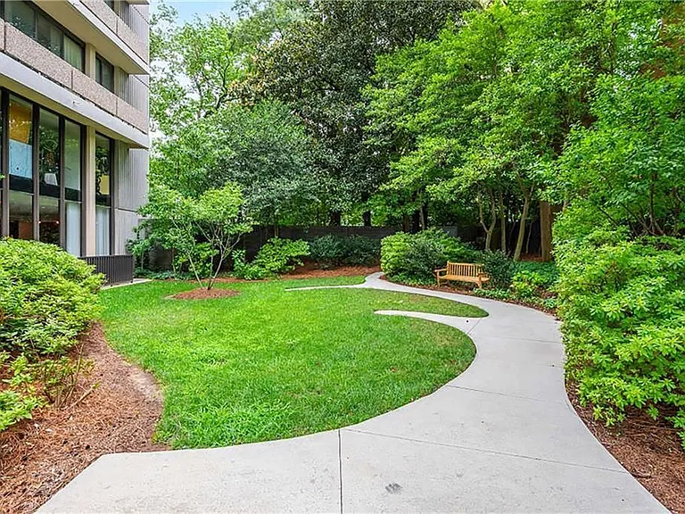 2575 Peachtree Rd NE #7G — Photo 30
