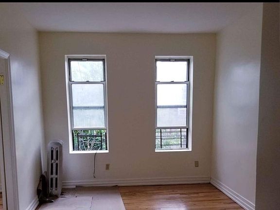 3rd image of 316 Rockaway Pkwy