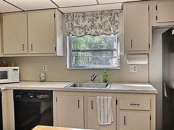 5th image of 5383 SW 40th Ave APT 205