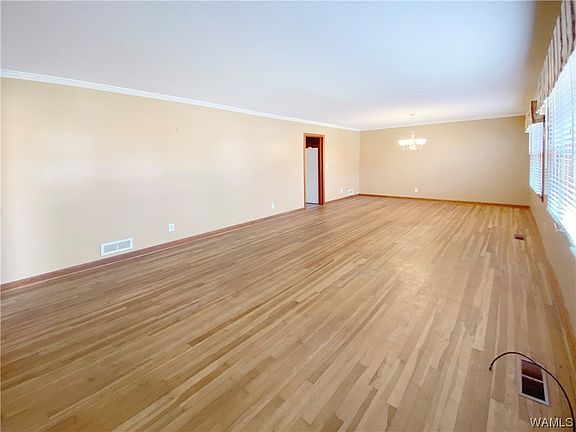 2nd image of 3913 6th St E