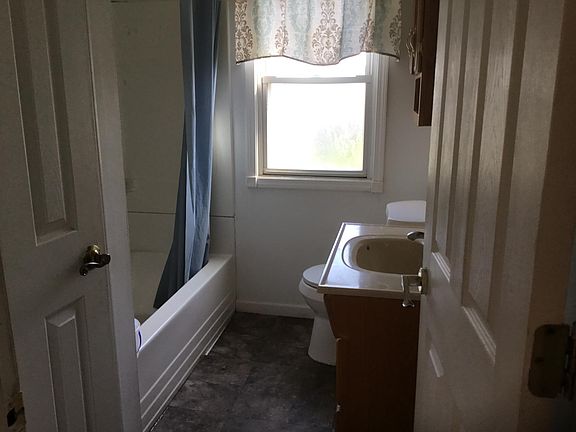 2nd image of 3553 Sherwood Ave