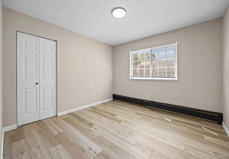 Holcomb Village Apartments — Photo 20