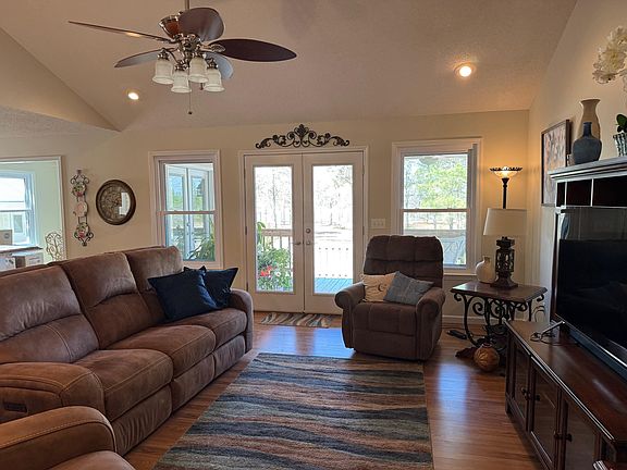 3rd image of 13507 Pine Forest Rd