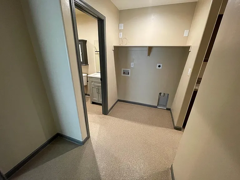 890 N Prescott Ave — Photo 3