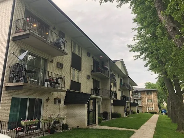 7102 W 107th St APT 2B, Worth, IL 60482