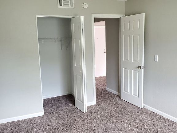 3rd image of 2739 W 72nd St #6