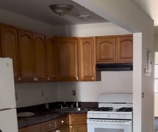 3rd image of 667 De Costa Ave