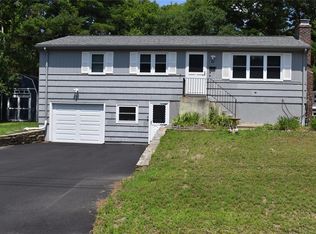 93 Pine River Dr, North Kingstown, RI 02852