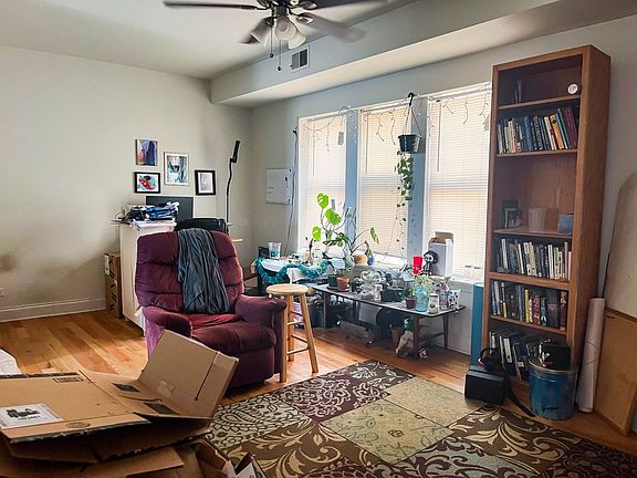 3rd image of 3154 W Eastwood Ave Unit 2