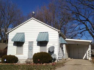 325 Van Buren Ave, Charleston, IL 61920