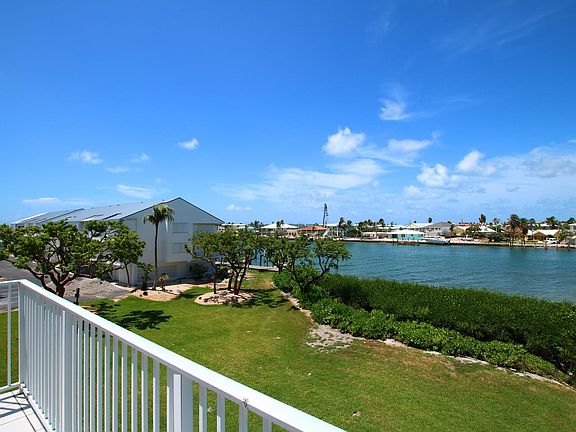2nd image of 95 Coco Plum Dr APT 4A