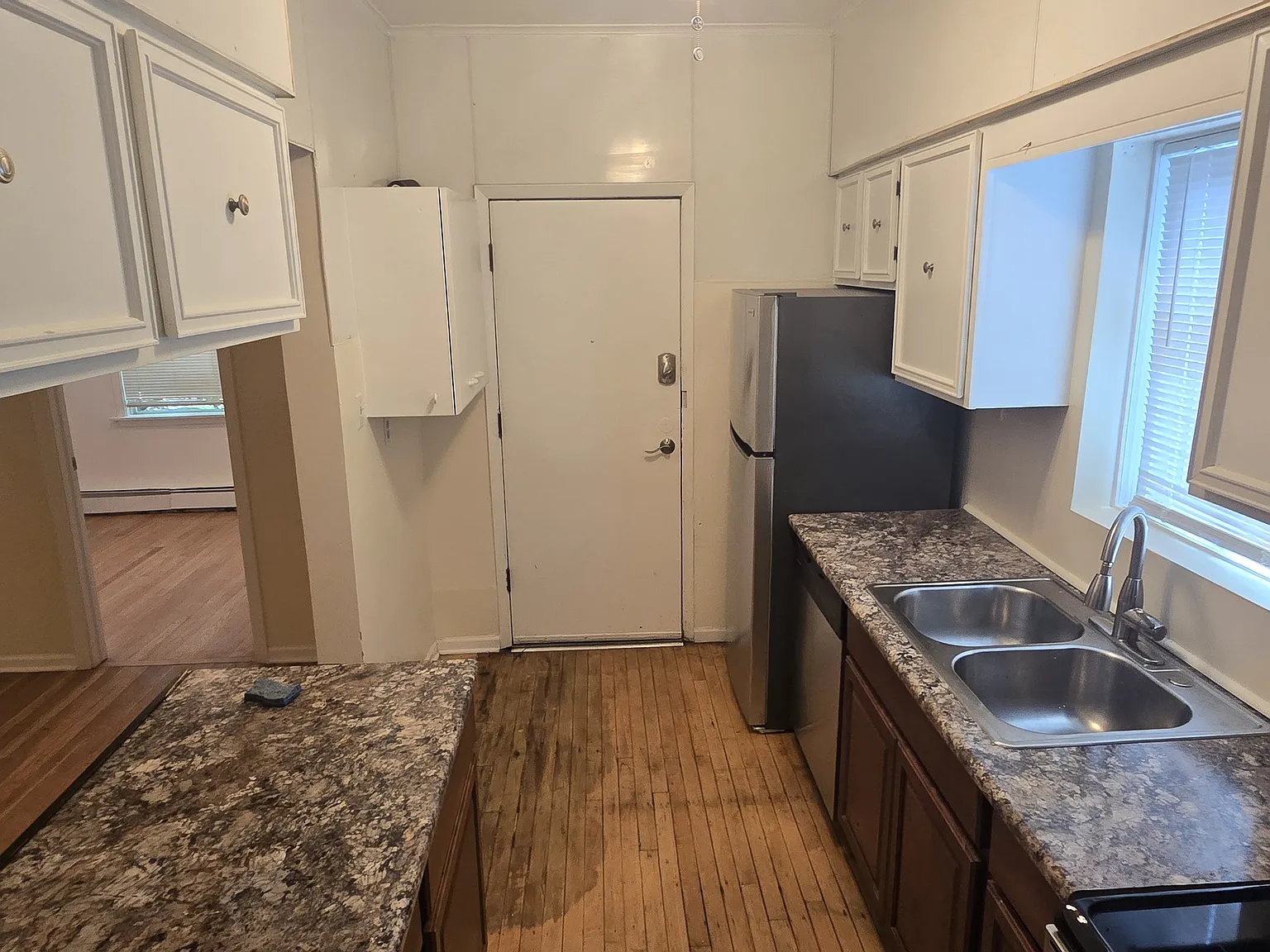 3 bed, 1500 sqft, $2,400 — Photo 3