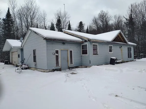 6031 2715th Ln, Gladstone, MI 49837