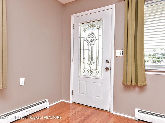 4th image of 17 Barbados Drive S