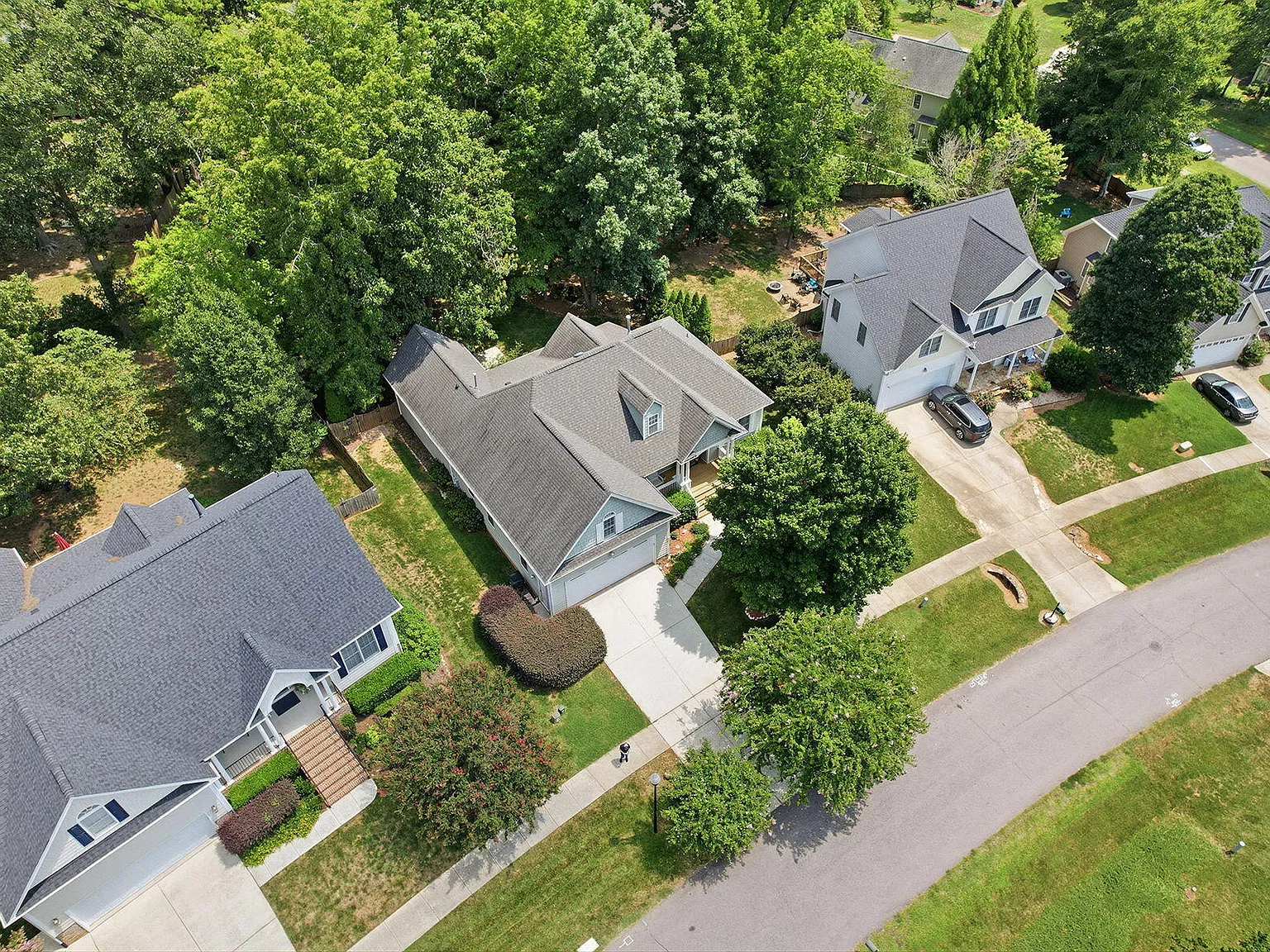 5 bed, 3.0 bath, 2636 sqft, $3,100 — Photo 3