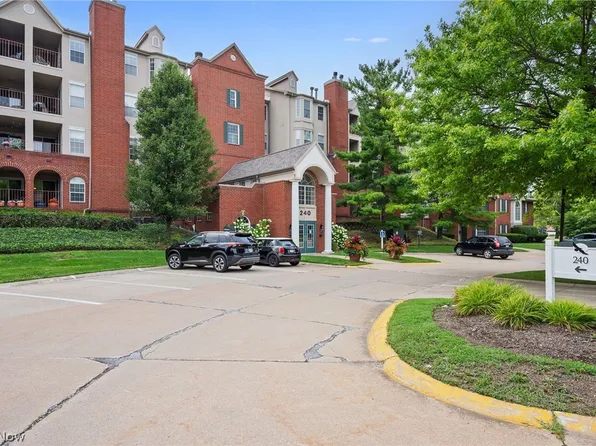 240 Fox Hollow Dr APT 403, Mayfield Heights, OH 44124