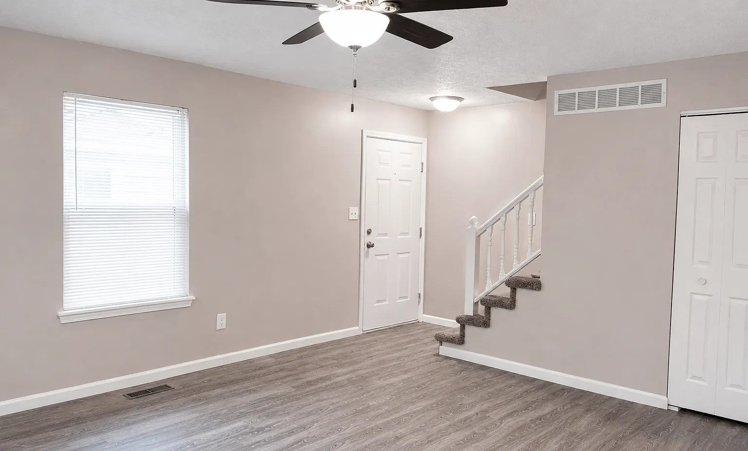 3 bed, 2.5 bath, 1120 sqft, $1,375 — Photo 2