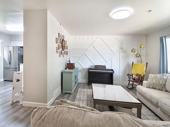 2nd image of 3443 Amador Cir