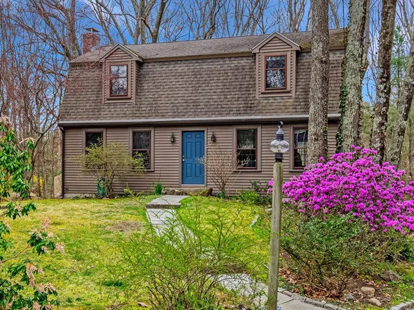 3 Causeway St, Medway, MA 02053