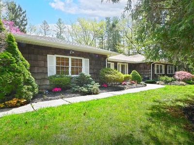 2 Glen Hill Court, Dix Hills, NY, 11746