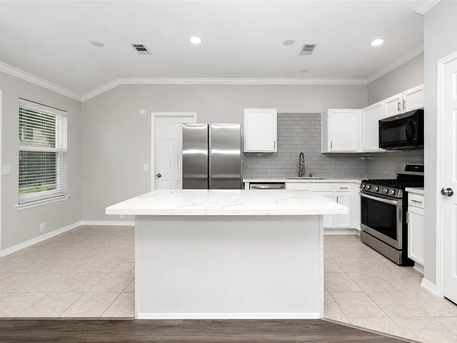 4 bed, 2.0 bath, 1601 sqft, $2,200 — Photo 4