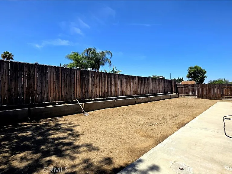 1546 Clock Ave — Photo 22