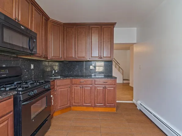 337 Summit Avenue image 3 of 25