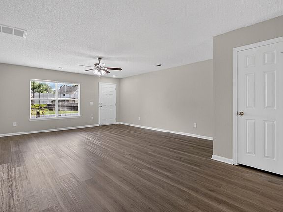 4th image of 1016 Deerberry Rd