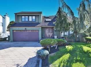 39 Princeton Dr, Syosset, NY 11791