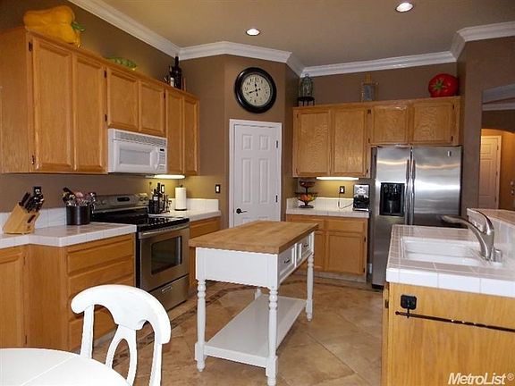4th image of 252 Saint Moritz Ct
