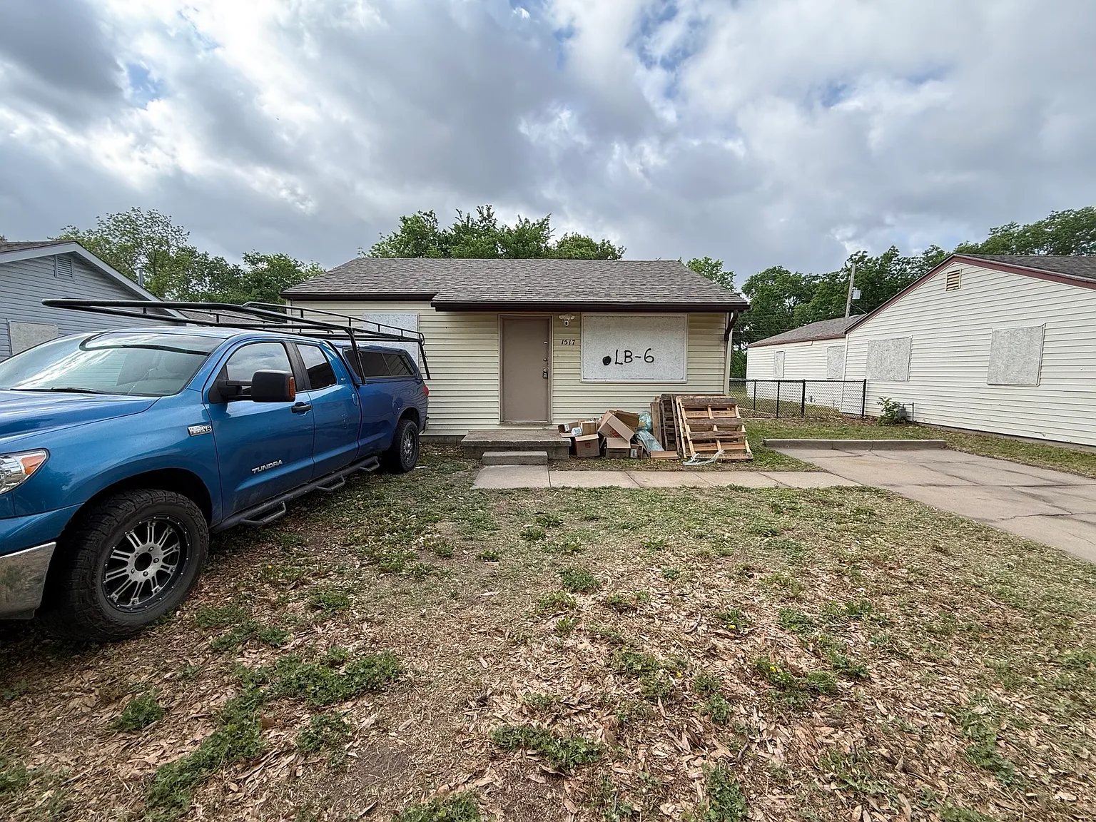5 bed, 1402 sqft, $1,500 — Photo 1