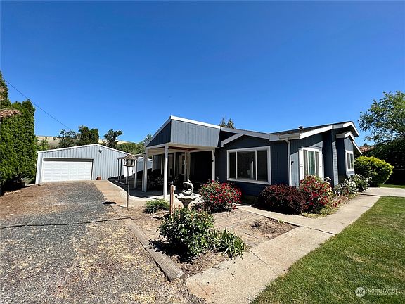3rd image of 304 W Commercial Avenue