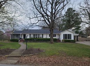 1637 E Ridgeway Dr, Fayetteville, AR 72701