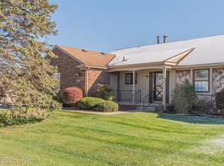 12460 Cambridge Blvd #2, South Lyon, MI 48178
