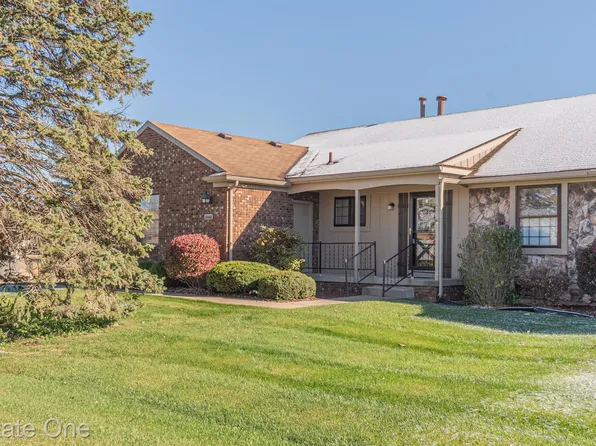 12460 Cambridge Blvd #2, South Lyon, MI 48178