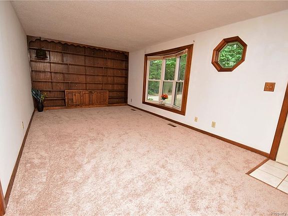 3rd image of 5288 Creekwood Ln