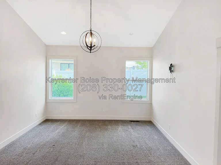 1440 W Cerulean St — Photo 12