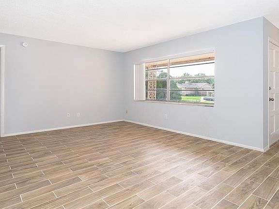 5th image of 126 Anthony Dr