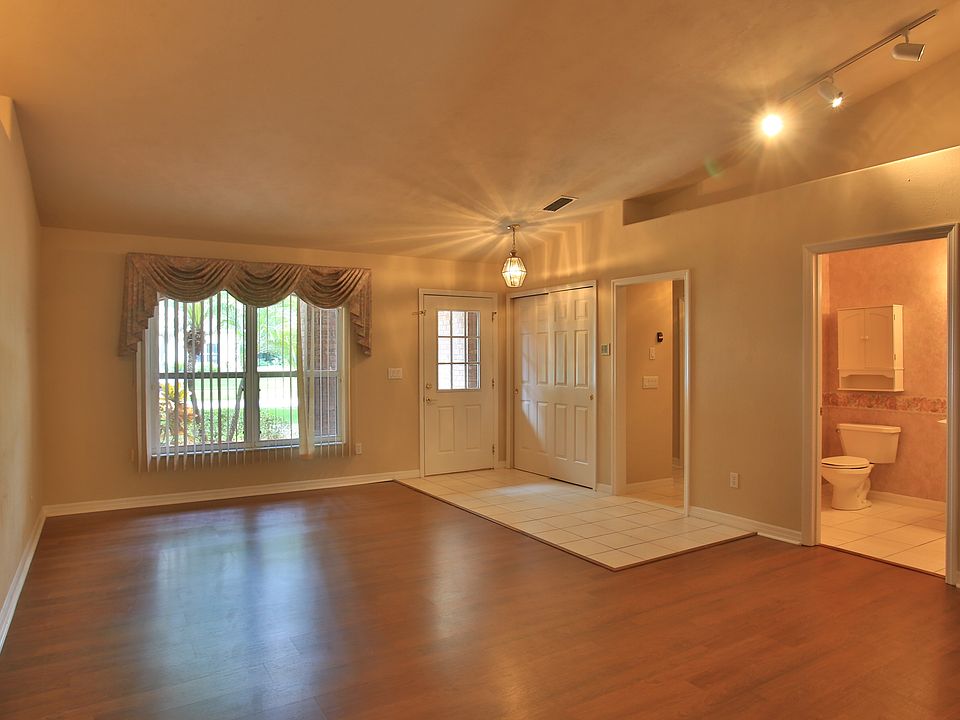 1st image of 786 Sterling Chase Dr