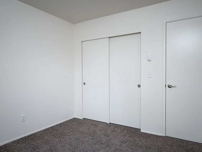 Fernwood Court Apartments — Photo 3