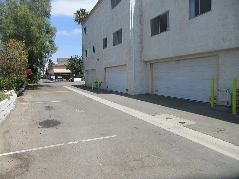 8865 Independence Ave #26 — Photo 37