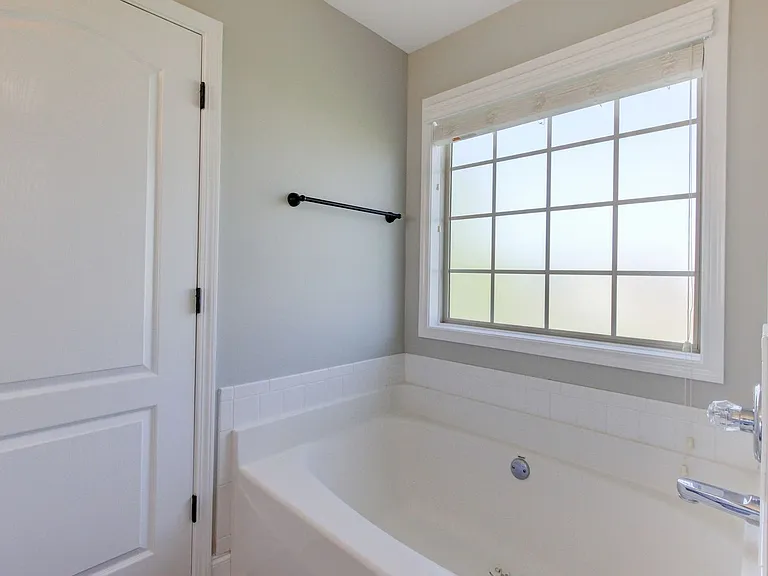 1384 Borrowdale Dr — Photo 29